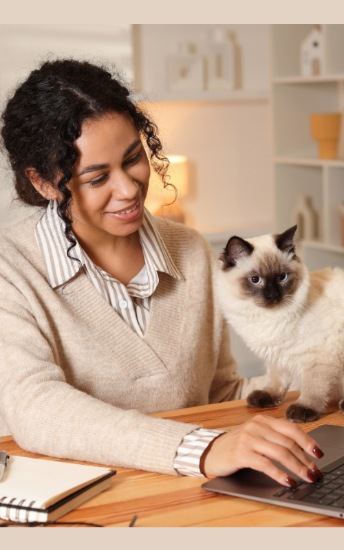Frau und Katze