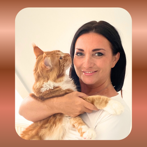 Petra Ott mit Katze